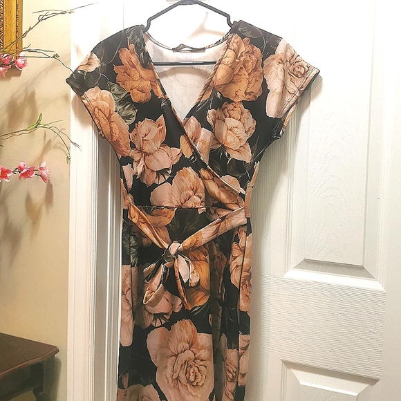 Form Fitting Dress - Picture 5 of 5